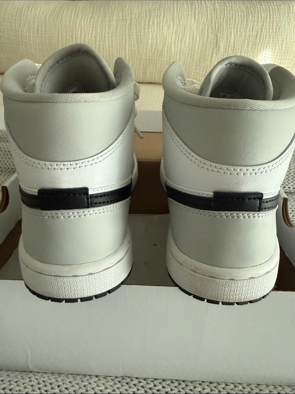 2021 Wmns Air Jordan 1 Mid 'Grey Fog' - Picture 8 of 10